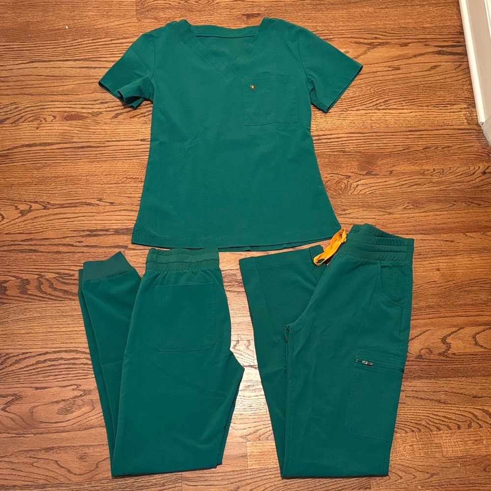 Poppy Green Women's Scrub Set